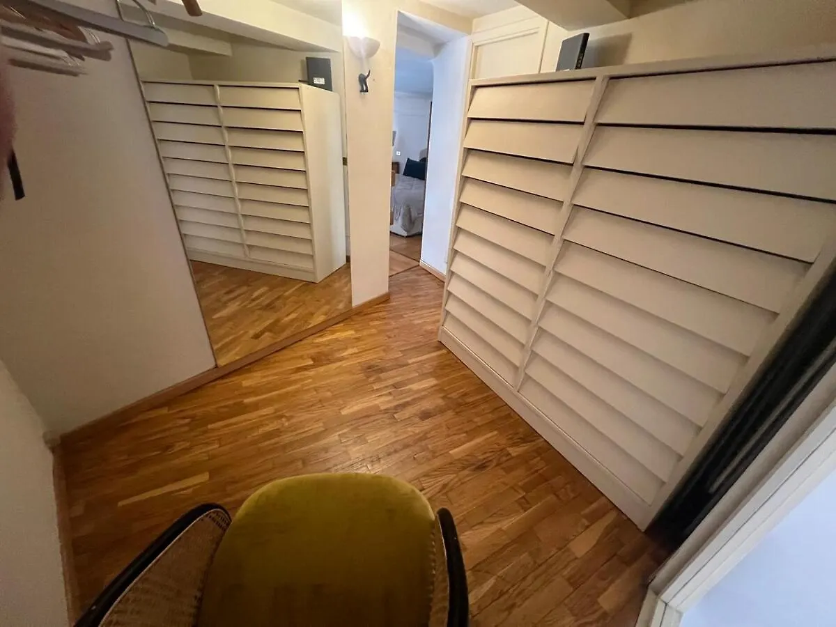 Comfortable And Quiet Sant'Ambrogio Apartment ミラノ